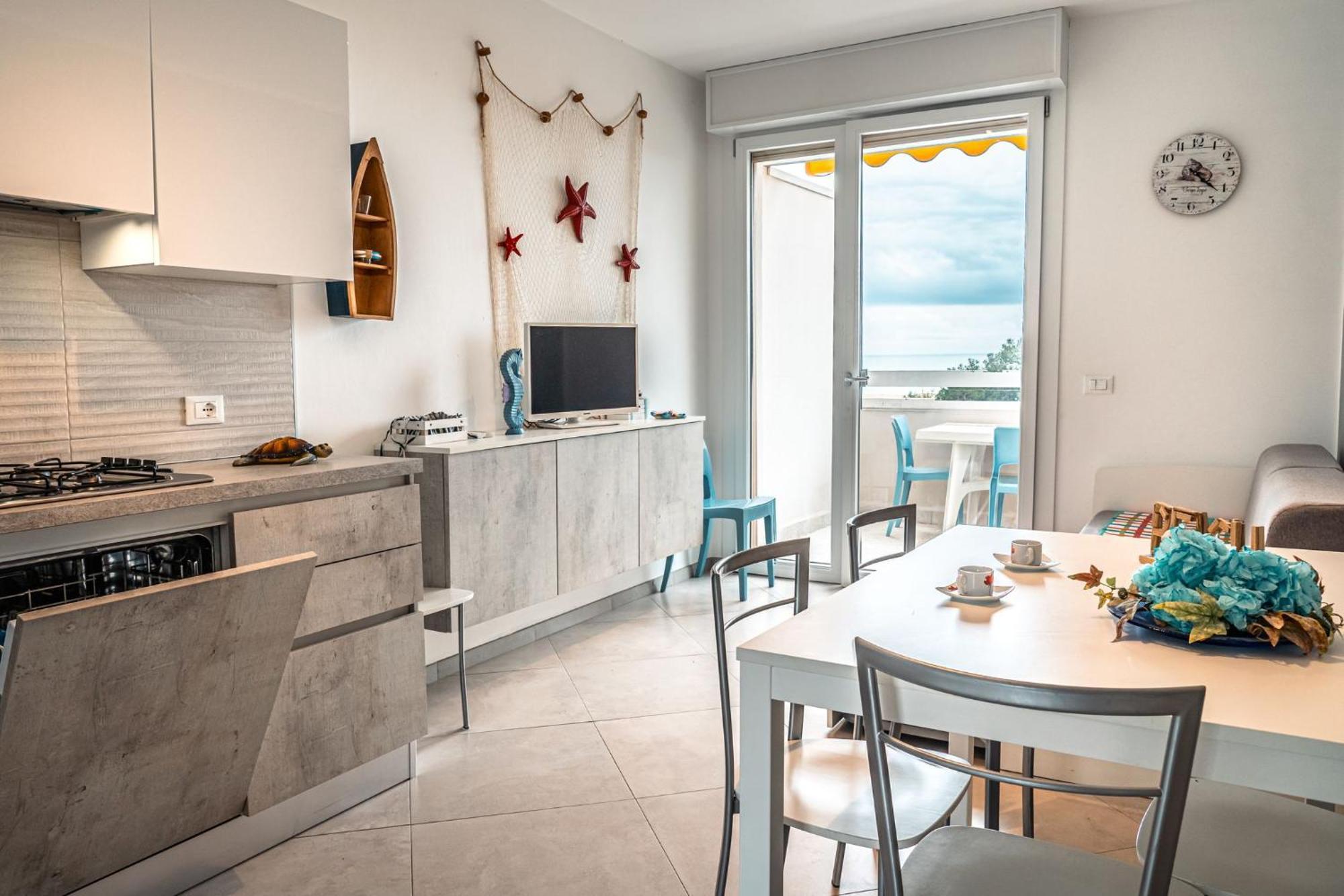 Seaside Retreat With Terrace In Appartamento *